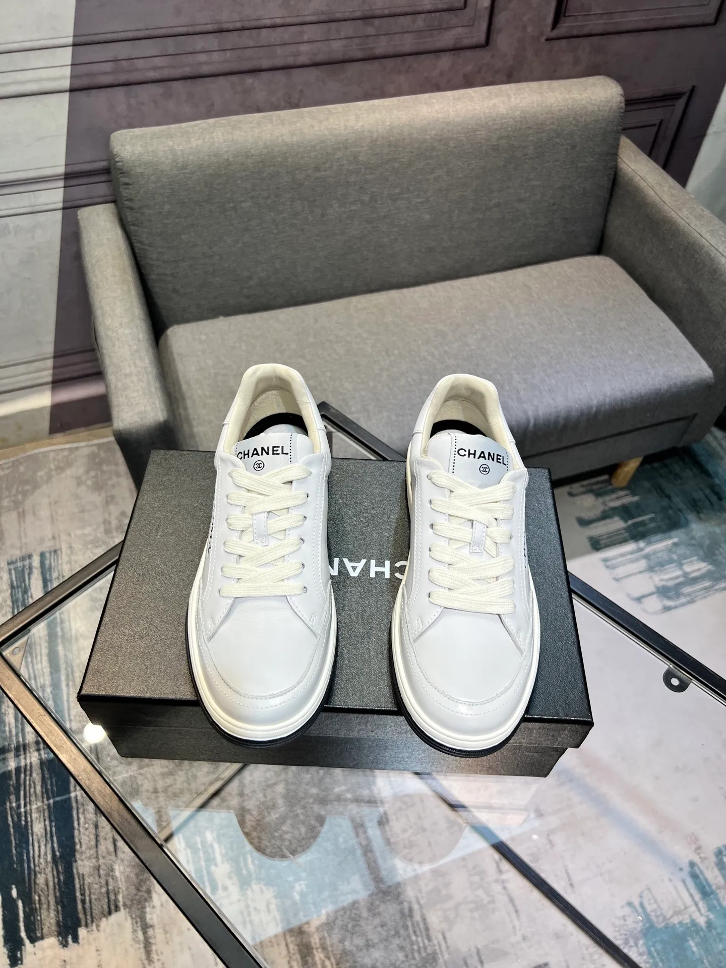 Men's men's shoes💰660 Exclusive real shots (top version) CHANEL Chanel's new panda sneakers Panda shoes Chanel 2025ss color matching thick-soled casual sports shoes sneakers Counter synchronization The counter is very popular Very difficult to buy a shoe The most popular thick-soled panda shoes on the Internet It is obvious that Xiaoxiang control cannot miss it Simple and versatile white shoes that have both good looks and comfort Thick sole increases height, is super versatile and can be worn with eyes closed😍 Whoever wears it will look better. Upper: calfskin. Lining: imported sheepskin lining. Outsole: TPU original outsole. Size: 35-44 (41 for women, 40 for men, custom made).